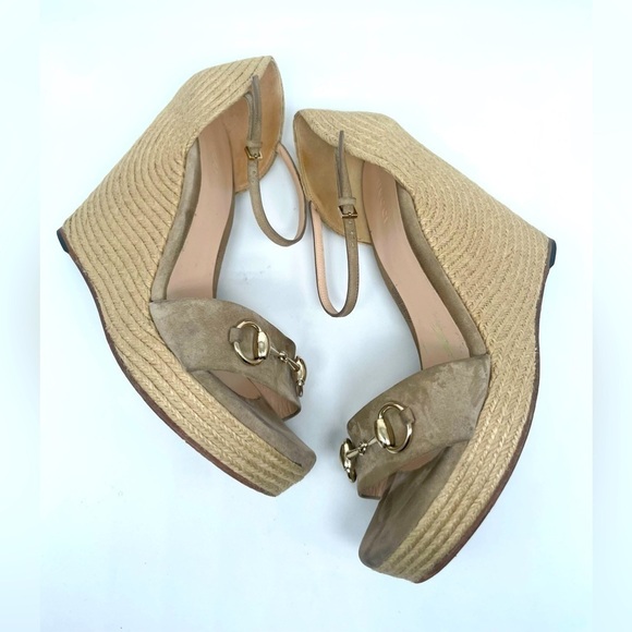 Gucci Tan/ Beige suede leather Carolina Horsebit Espadrille wedge sandals EU 40 - Picture 1 of 11